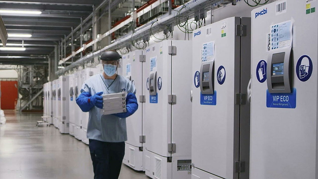 BioNTech и Pfizer представят вакцину от COVID-19 властям США.
