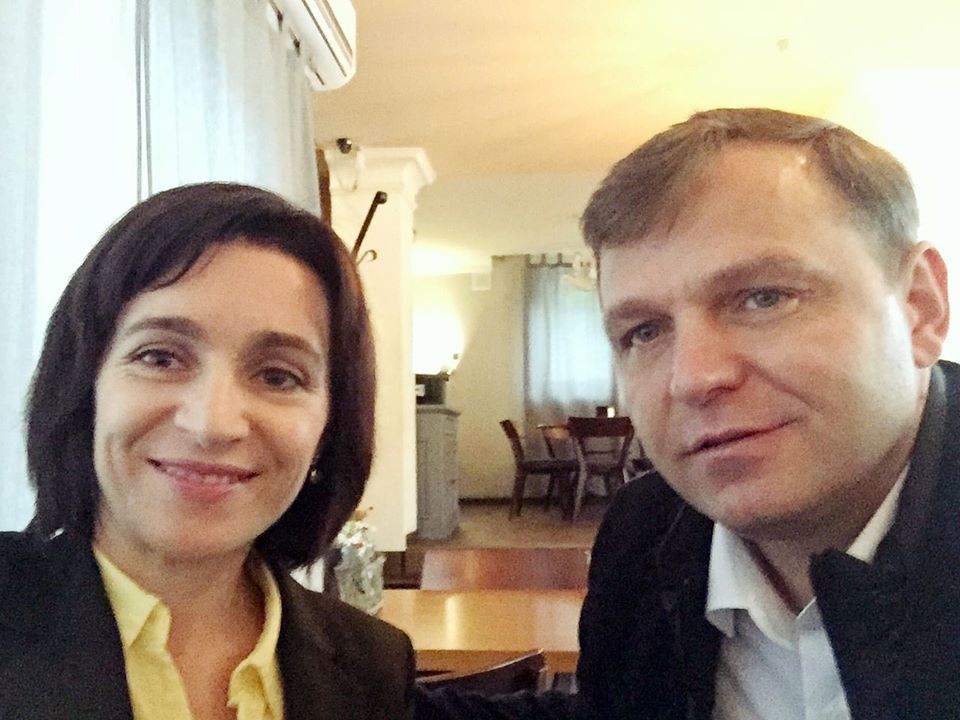 Андрей Настасе выставил фотографию вместе с Маей Санду
