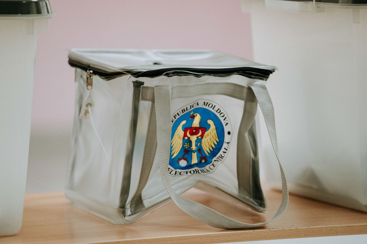 Aproximativ 70.000 de alegători sunt așteptați la secțiile de votare pe 17 mai. Foto: Point.md