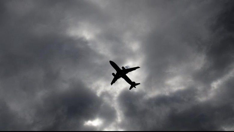 Un avion cu 116 oameni la bord a dispărut de pe radare