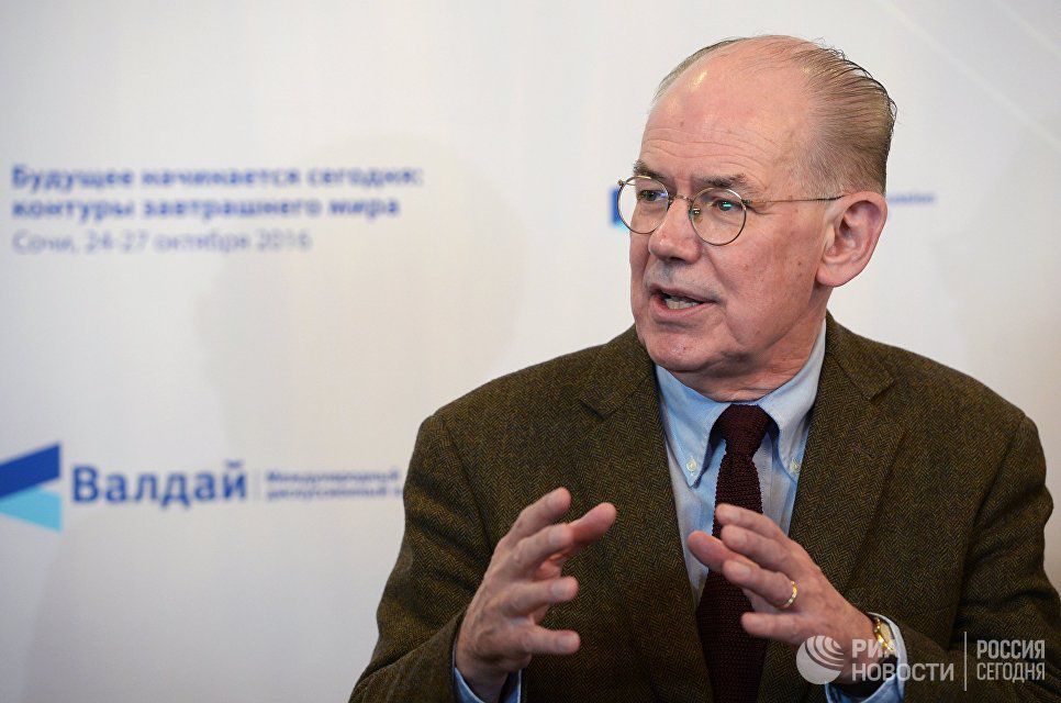 Американский политолог, автор концепции "наступательного реализма" Джон Миршаймер.