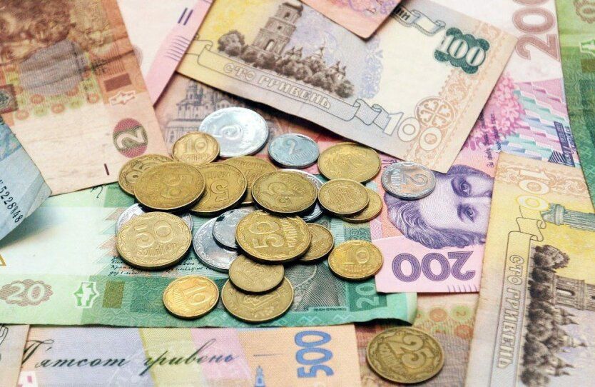 В Украине перестанут принимать старые купюры и монеты.