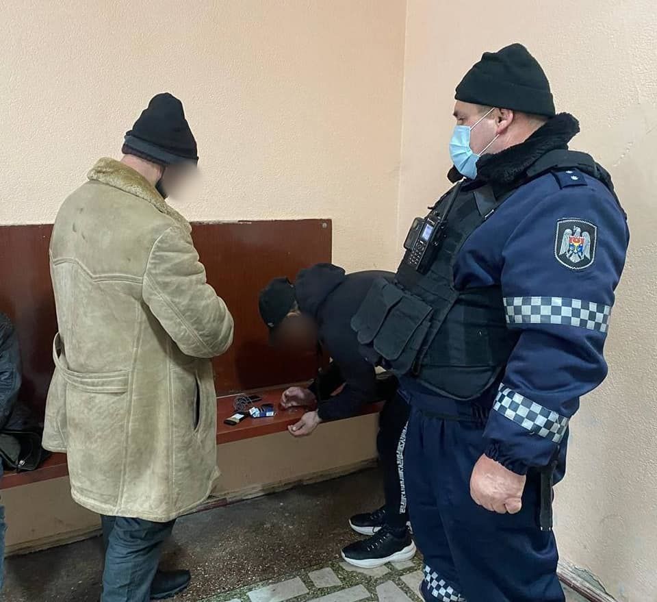 В столице задержали мужчину, распространявшего наркотики.
