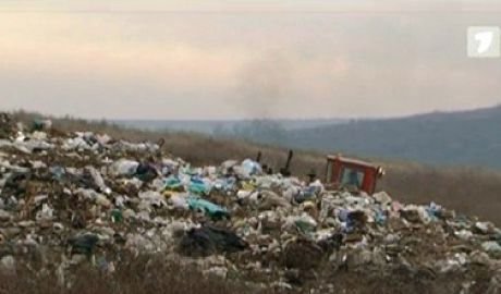 Oamenii spun că s-au adresat de nenumărate ori autorităţilor publice locale, dar au rămas numai cu promisiunile. Foto: jurnal.md
