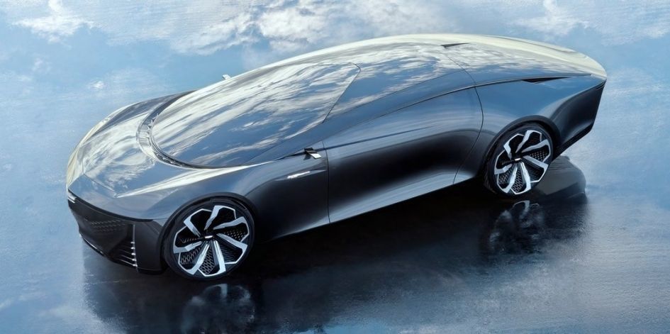 Cadillac InnerSpace: телевизор вместо лобового стекла и тапочки вместо педалей.