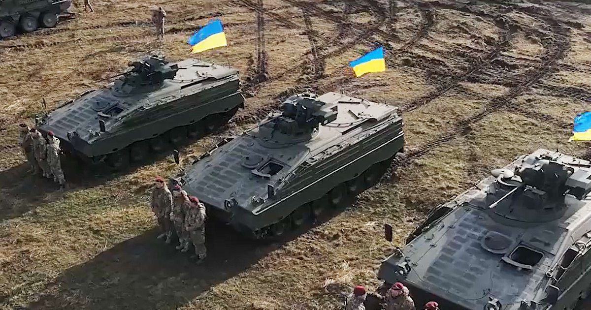 Резников показал немецкие Marder в Украине и проехал на одном из них.