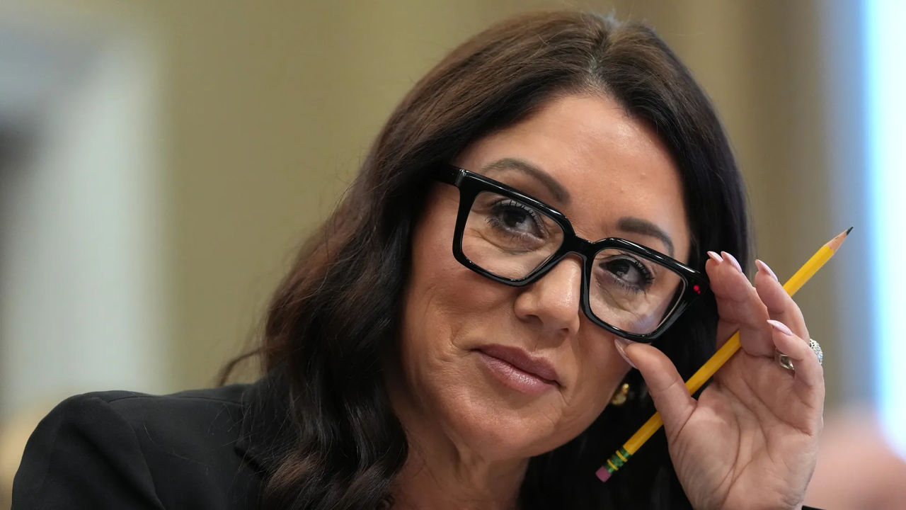 Министра труда США уволили после скандала.