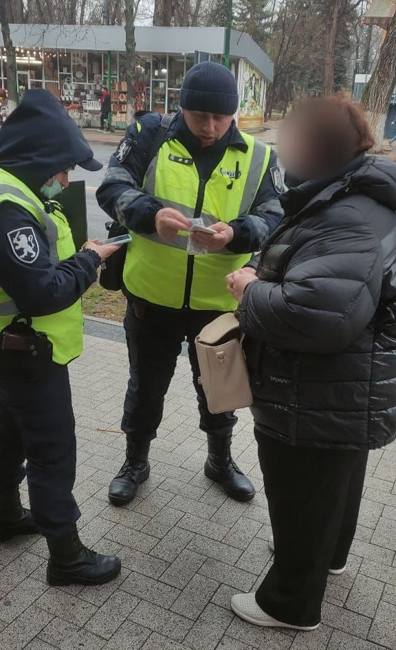 В Кишинёве женщина потеряла на улице 15 тысяч леев: полиция вернула ей деньги.