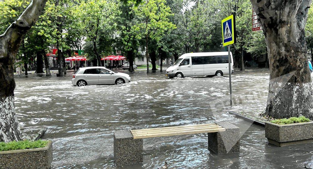 По словам Киртоакэ, нужно в приоритетном порядке поставить вопрос о дальнейшей реконструкции ливневой канализации.