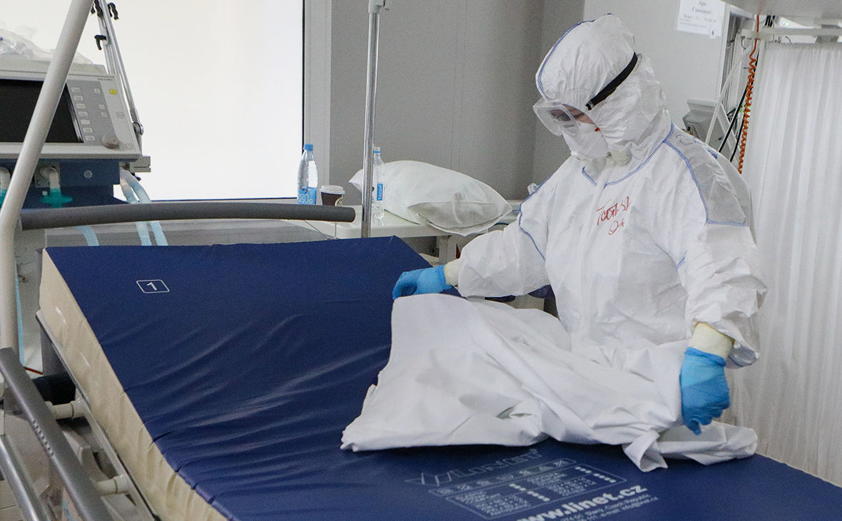 В России зафиксировали рекордное количество смертей от COVID-19 за сутки.