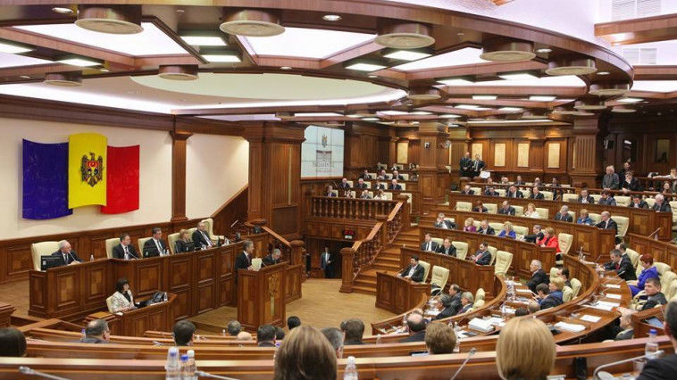 ЛДПМ лидирует со значительным отрывом.