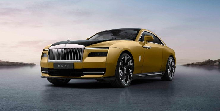 Первый электромобиль Rolls-Royce раскупили на год вперед еще до начала производства.