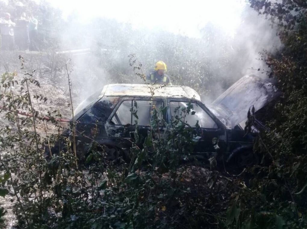 A luat foc în apropierea Mănăstirii Căpriana. Mașina a fost furată. Foto protv.md