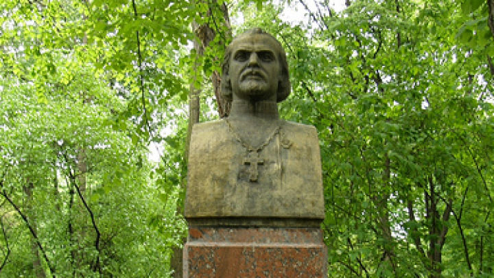 Un bust al poetului Alexei Mateevici, inaugurat la Cricova.