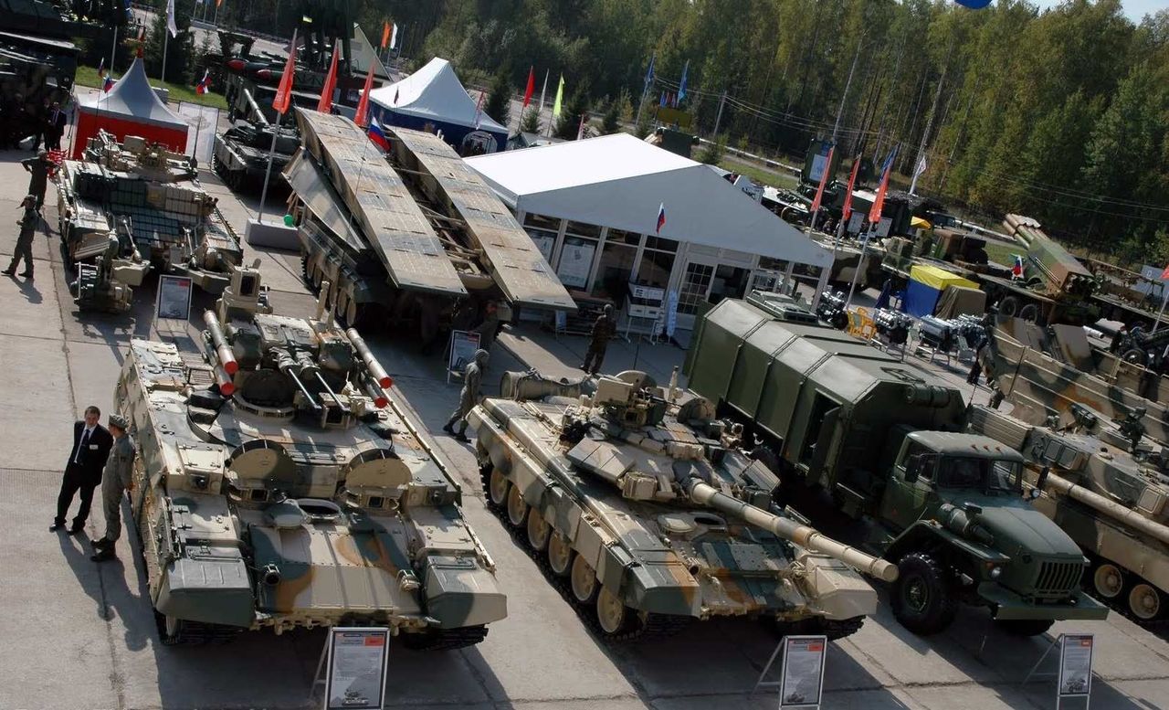 Россия планирует вывести на рынок около 50 новых образцов вооружений.