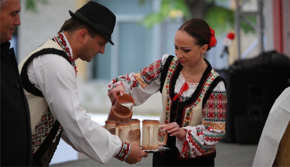 Orheiul Vechi, mănăstirile, dar şi vinăriile - sunt cele mai atractive destinaţii pentru turiştii străini care vizitează Moldova.