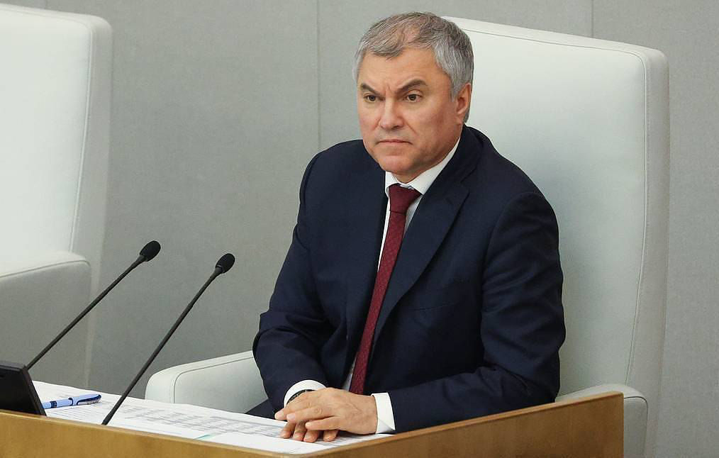 Володин: Зеленский хочет выиграть время, обращаясь к НАТО за военной помощью.