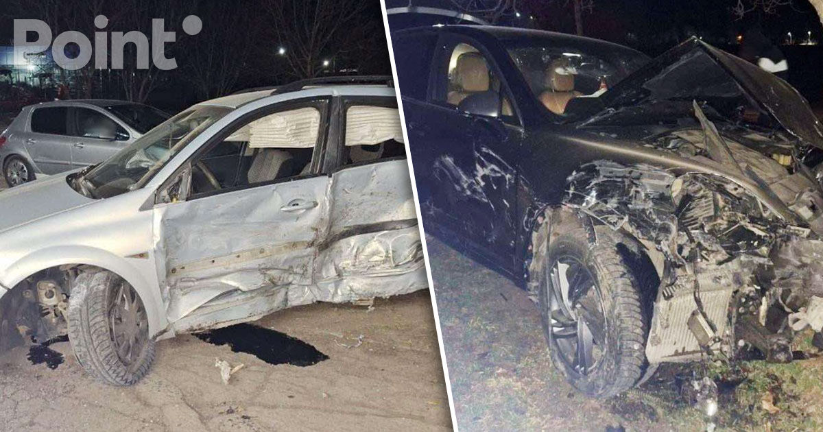 Accident la Soroca: Un Porsche și un Renault, făcute praf.