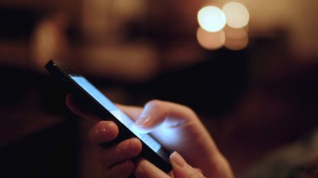 Un tânăr, arestat pentru că a publicat câteva poze pe Internet. Foto: huffingtonpost.com