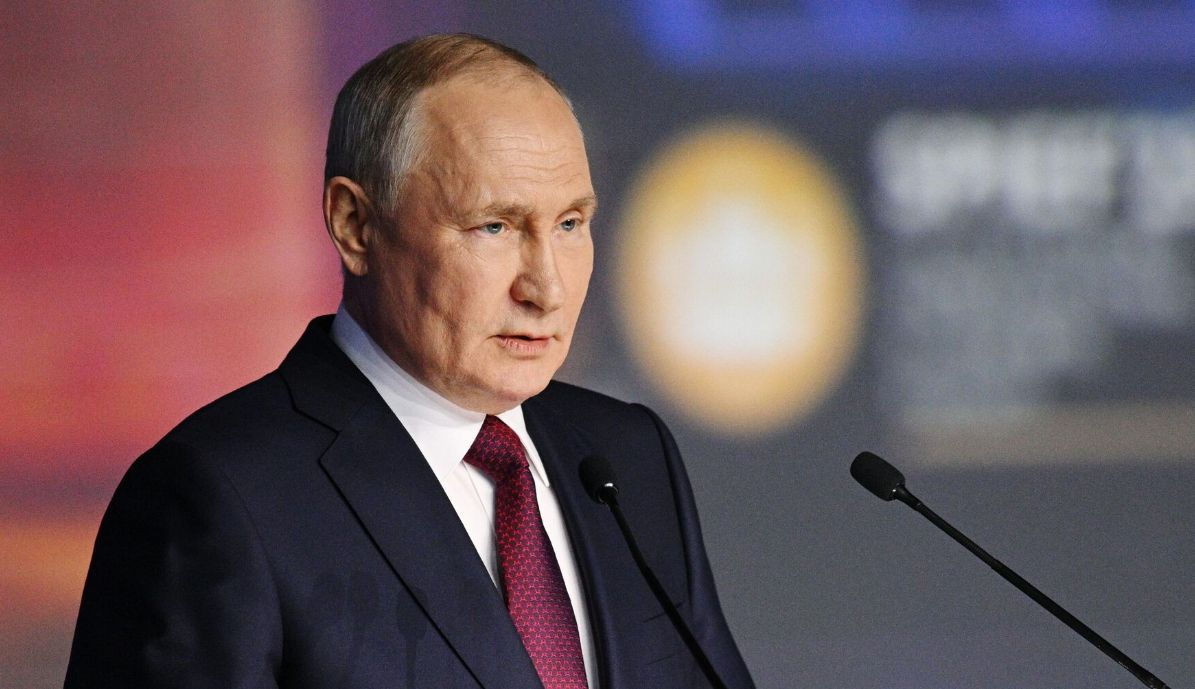 ЮАР ожидает Путина в августе, хотя и должна выдать его Гааге.