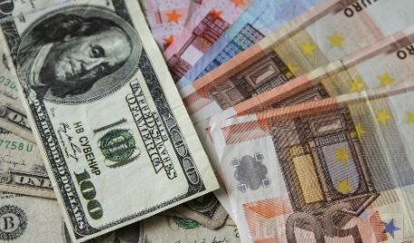 Doi agenţi economici din capitală îl acuză pe Gheorghe Avornic, membru al Consiliului Superior al Magistraturii, dar şi pe finul său de cununie, juristul Corneliu Ţurcan, că le-ar fi preluat întreprinderile ce le aveau în proprietate.