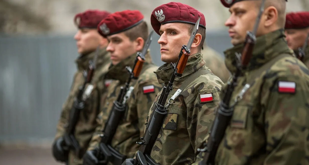 В Польше вступили в силу изменения, разрешающие военным бороды и татуировки.