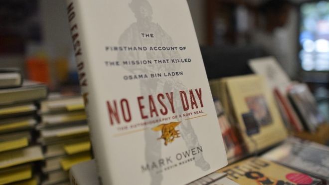 Биссонетт выпустил книгу «Нелегкий день» в 2012 году под псевдонимом Марк Оуэн.