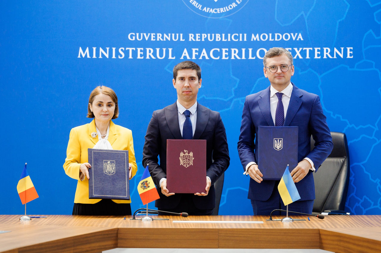 Украина готова помогать Молдове в отражении гибридной угрозы РФ перед выборами.