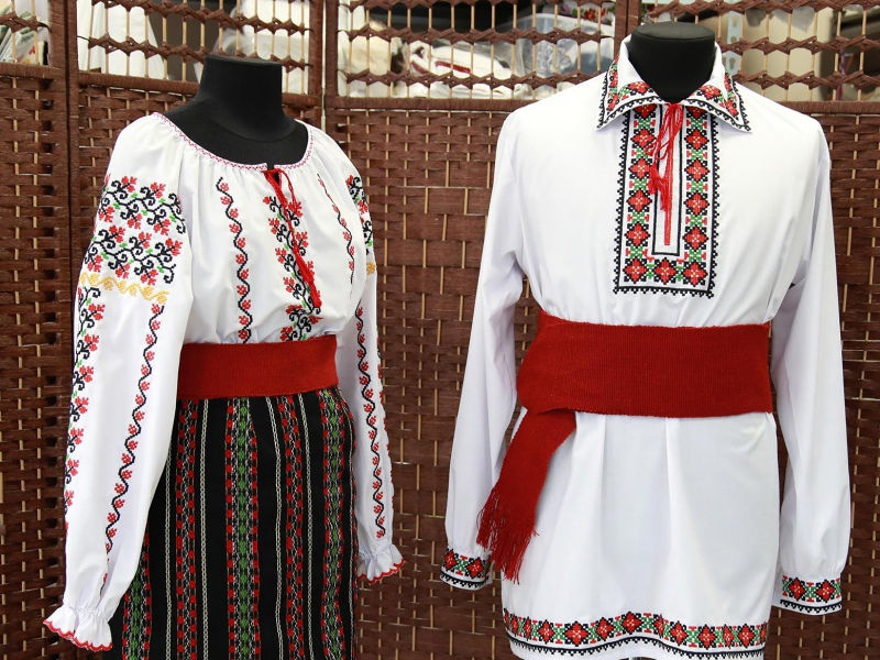 Признанную ЮНЕСКО рубашку с вышивкой из РМ выставят в Санкт-Петербурге.