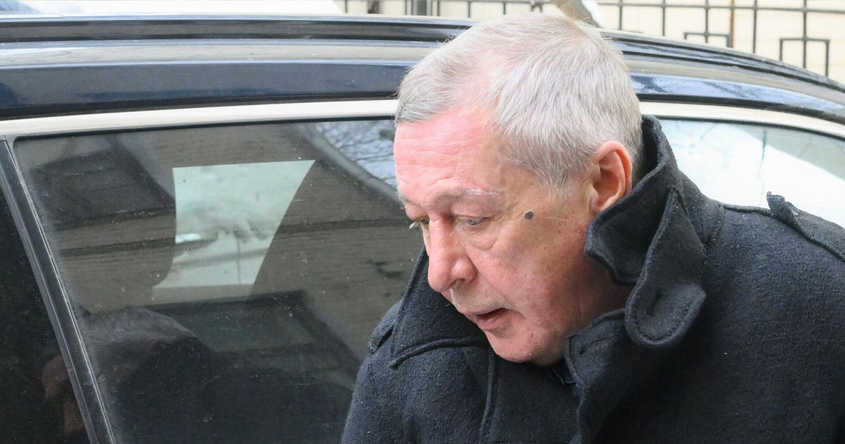 Efremov a ajuns din colonie în apartamentul său din Moscova.