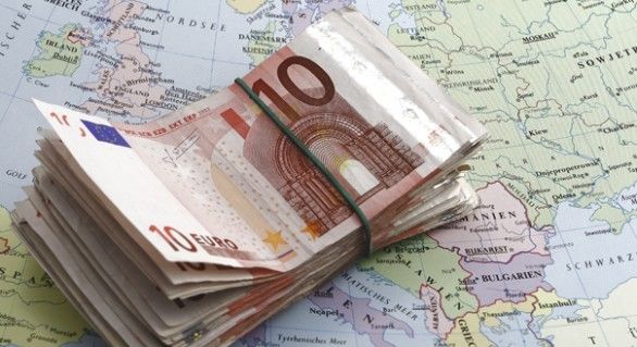 Guvernul Finlandei va oferi bani timp de doi ani pentru 2000 de oameni, garantându-le astfel un venit minim.