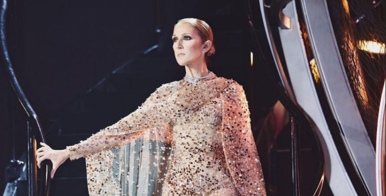 Celine Dion, care e grav bolnavă, a cântat la prezentarea de modă Elie Saab.
