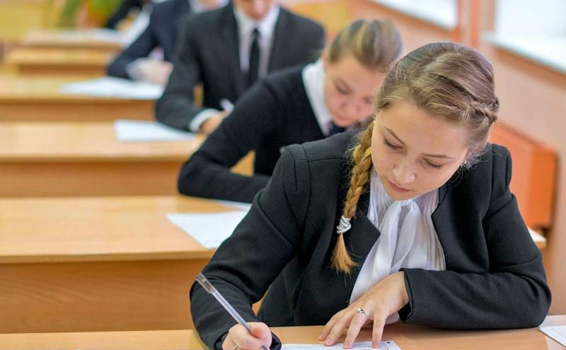 В гимназиях начались выпускные экзамены 2024 года.