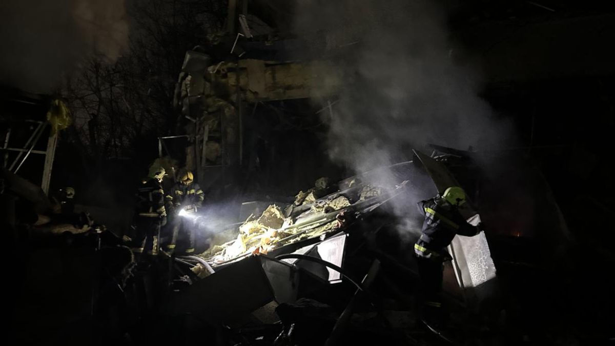 При ударе РФ по Киеву погиб один человек, трое пострадали.