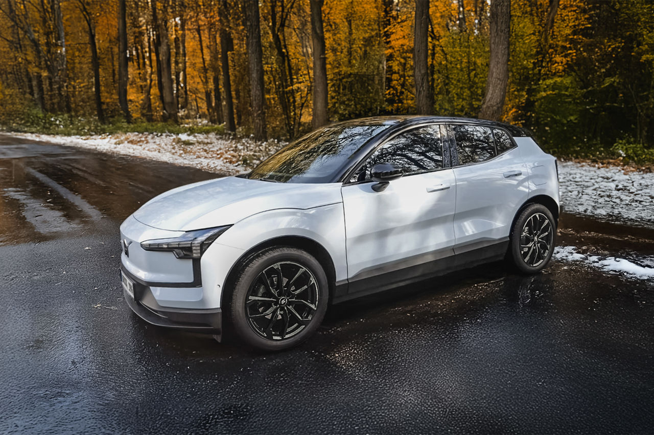 Volvo отзовет 40 тысяч электрокаров EX30 из-за проблем с аккумулятором.