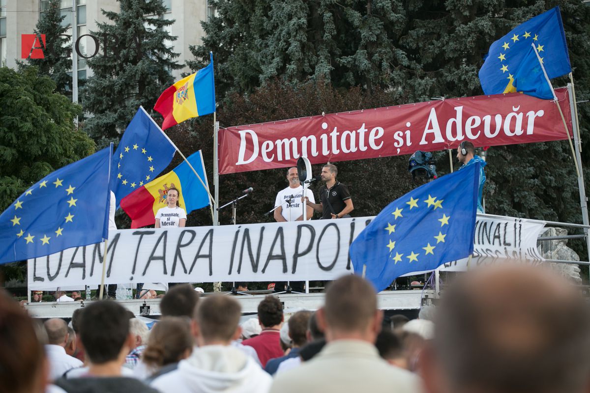 Liderii Partidului Demnitate și Adevăr au fost acuzați de incorectitudine și de faptul că induc în eroare oamenii pentru că folosesc numele Platformei civice cu același nume în scopuri politice. Foto: agora.md