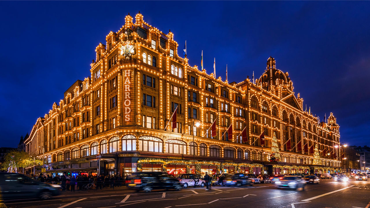 Лондонский универмаг Harrods ограничил продажу предметов роскоши жителям России.