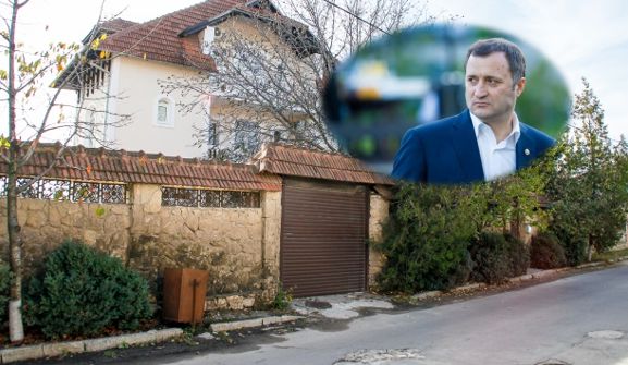Ofiţerii şi procurorii Centrului Naţional Anticorupţie au descins aseară în două locuinţe ale deputatului Vlad Filat.