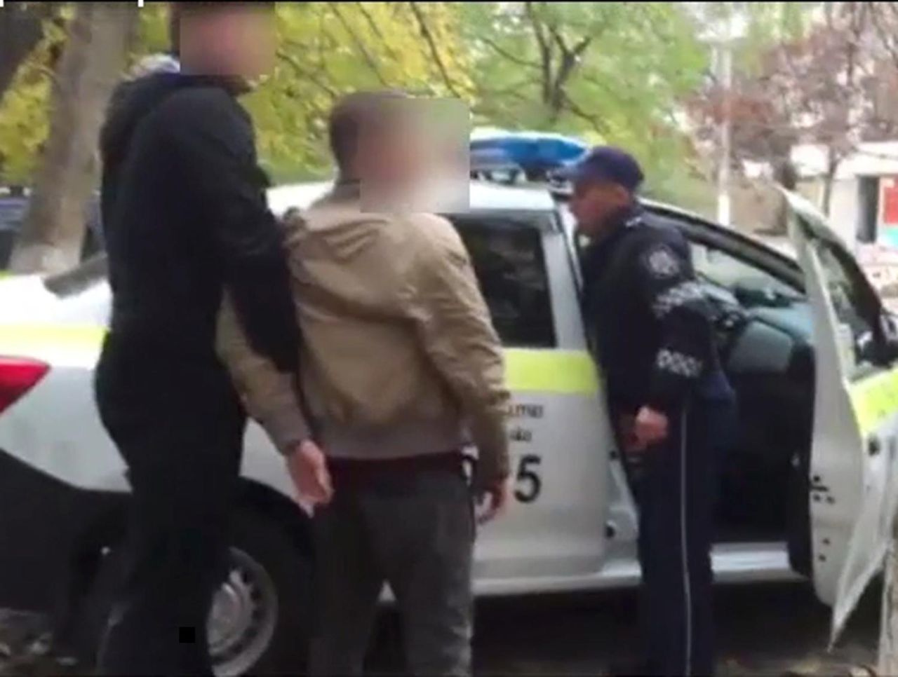 Reţinut pe urme fierbinţi, după ce ar fi pătruns într-un BMW. Foto: politiacapitalei.md