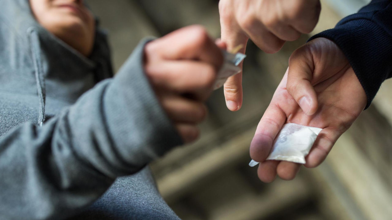 Pedepsele pentru implicarea copiilor în consumul de droguri vor fi înăsprite.