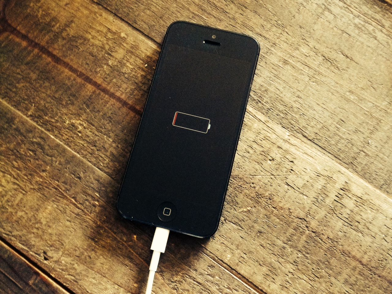Bateria la iPhone este cea mai frustrantă particularitate a creațiilor Apple.