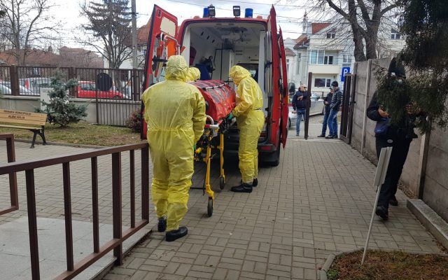 В Румынии за сутки зафиксировали почти 900 случаев COVID-19.