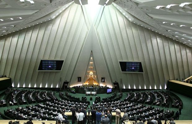 Focuri de armă în Parlamentul de la Teheran. Mai mulți oameni au fost răniți. Foto: wikipedia