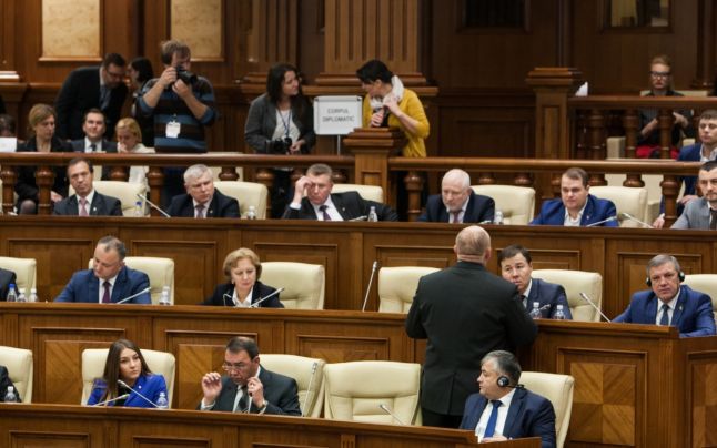Fracţiunea socialiştilor (PSRM) din Legislativul de la Chişinău a cerut astăzi demisia speakerului Andrian Candu.