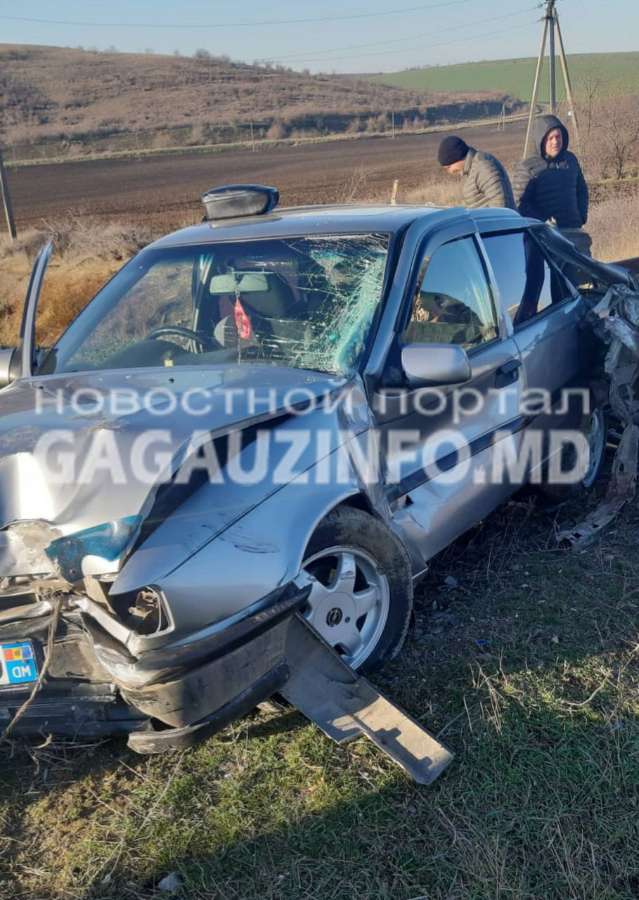 Водитель легкового автомобиля, пересекая железнодорожные пути, не заметил приближающийся локомотив. 