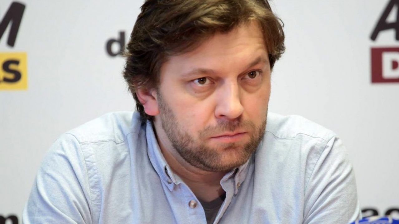 Дмитрий Алайба предлагает законодательно обязать мэров строить дороги, тротуары и велодорожки.