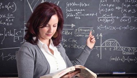 Premii de zeci de mii de lei pentru cei mai bani profesori.