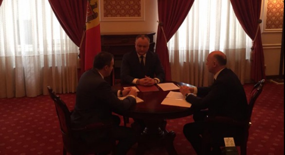 Dodon, Candu și Filip au concluzionat că este „important” să existe o comunicare activă în continuare, chiar dacă cele trei instituții se află pe poziții diferite.
