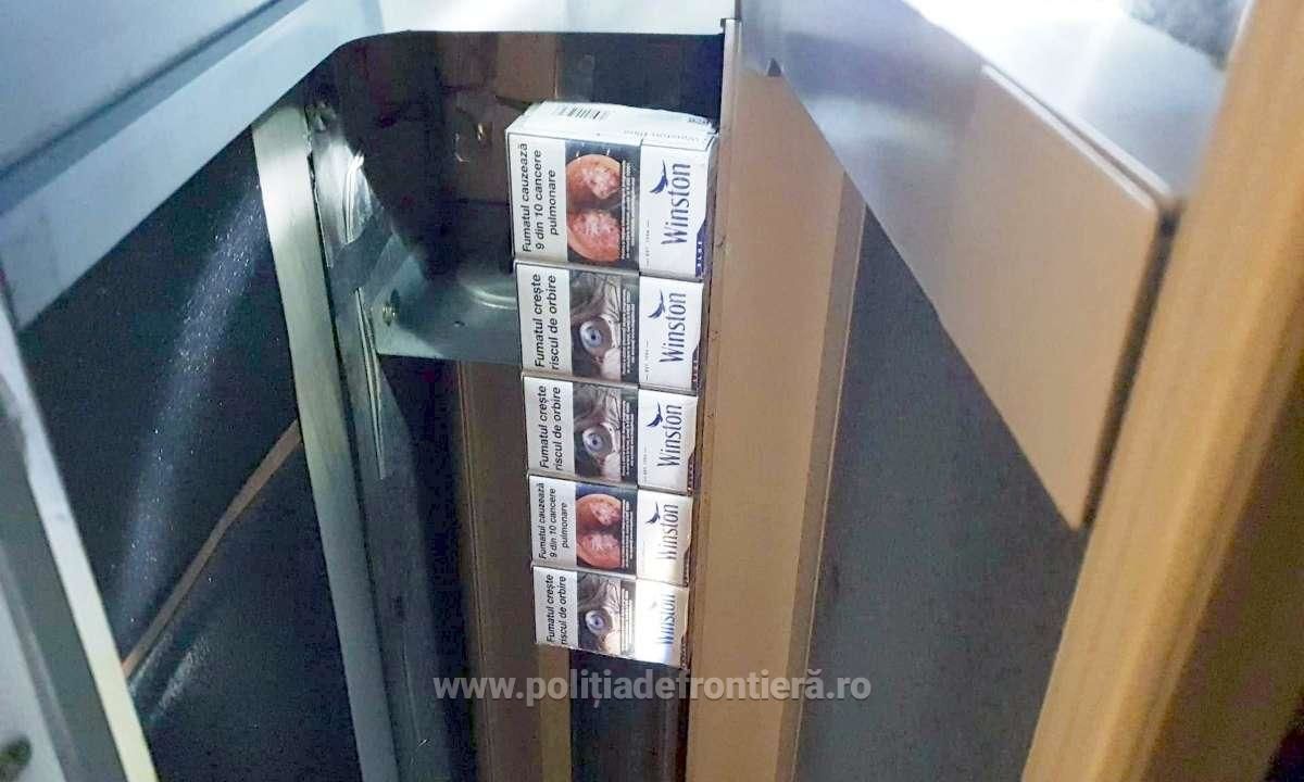 На границе в Румынии в автобусе "Кишинев-Яссы" обнаружена контрабанда сигарет.