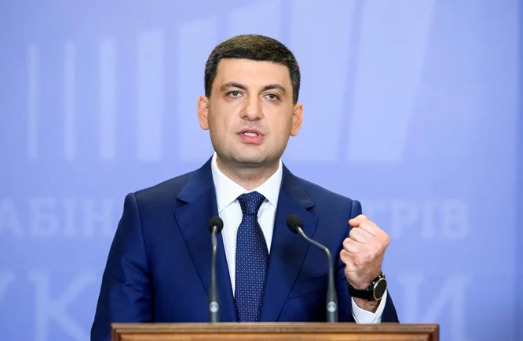 Гройсман призвал найти деньги на отмененный Зеленским парад.